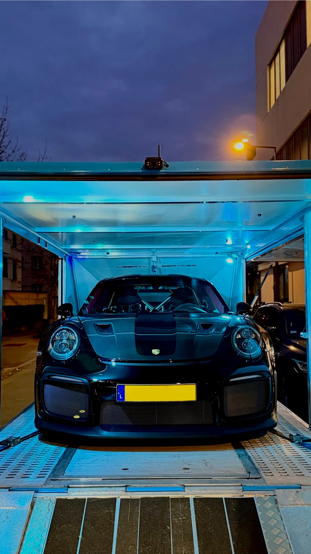 Véhicule transporté par Liberty Services 14