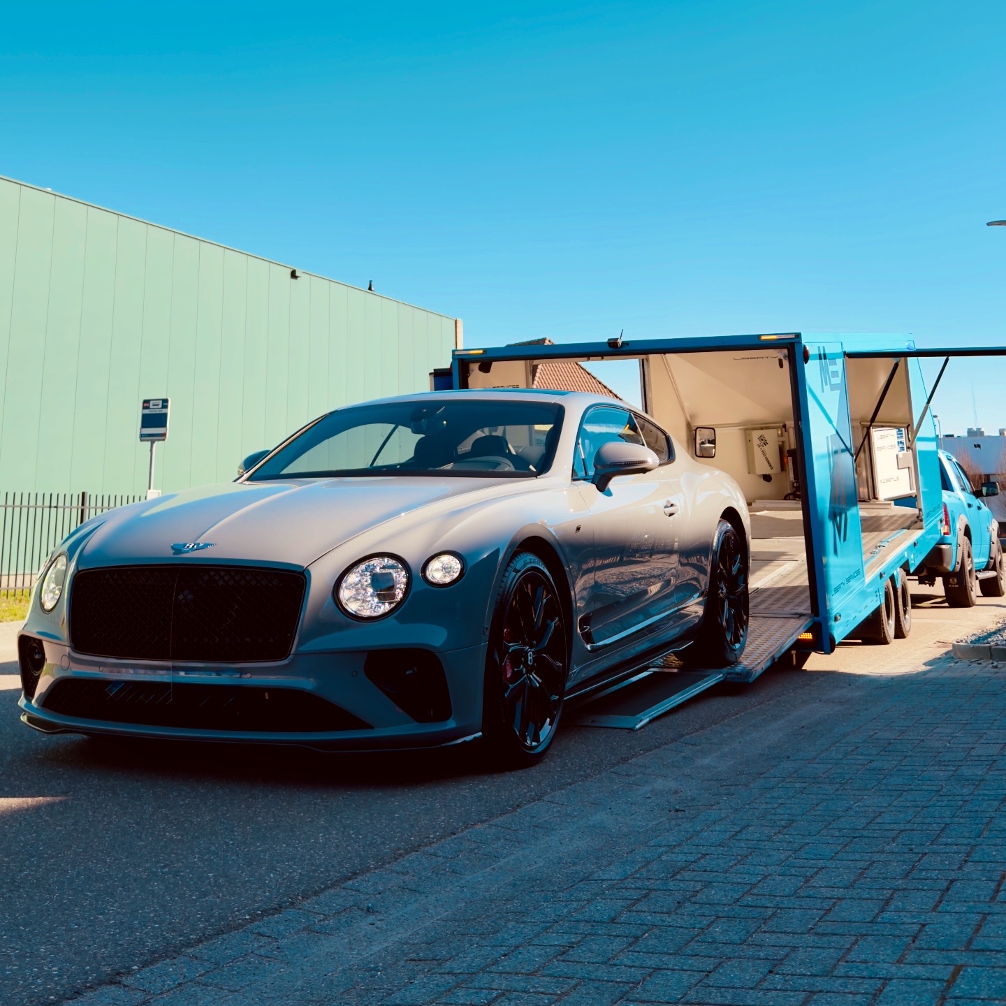 Véhicule transporté par Liberty Services 15